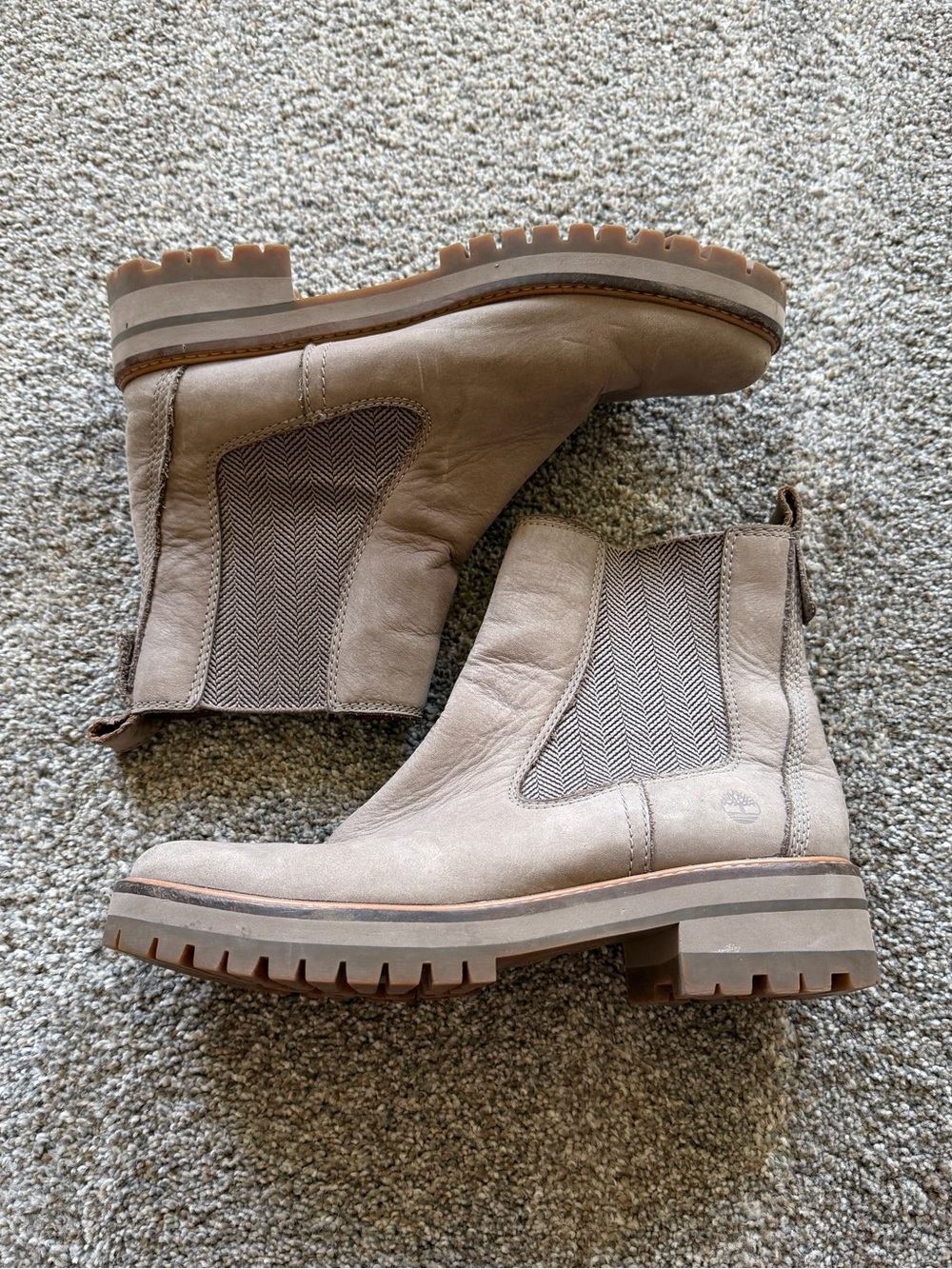 Timberland Women's Taupe Chelsea Lug Ankle Boots Size 11